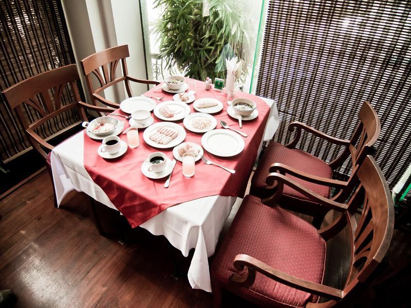 Laithong Hotel Убонратчатхані Екстер'єр фото
