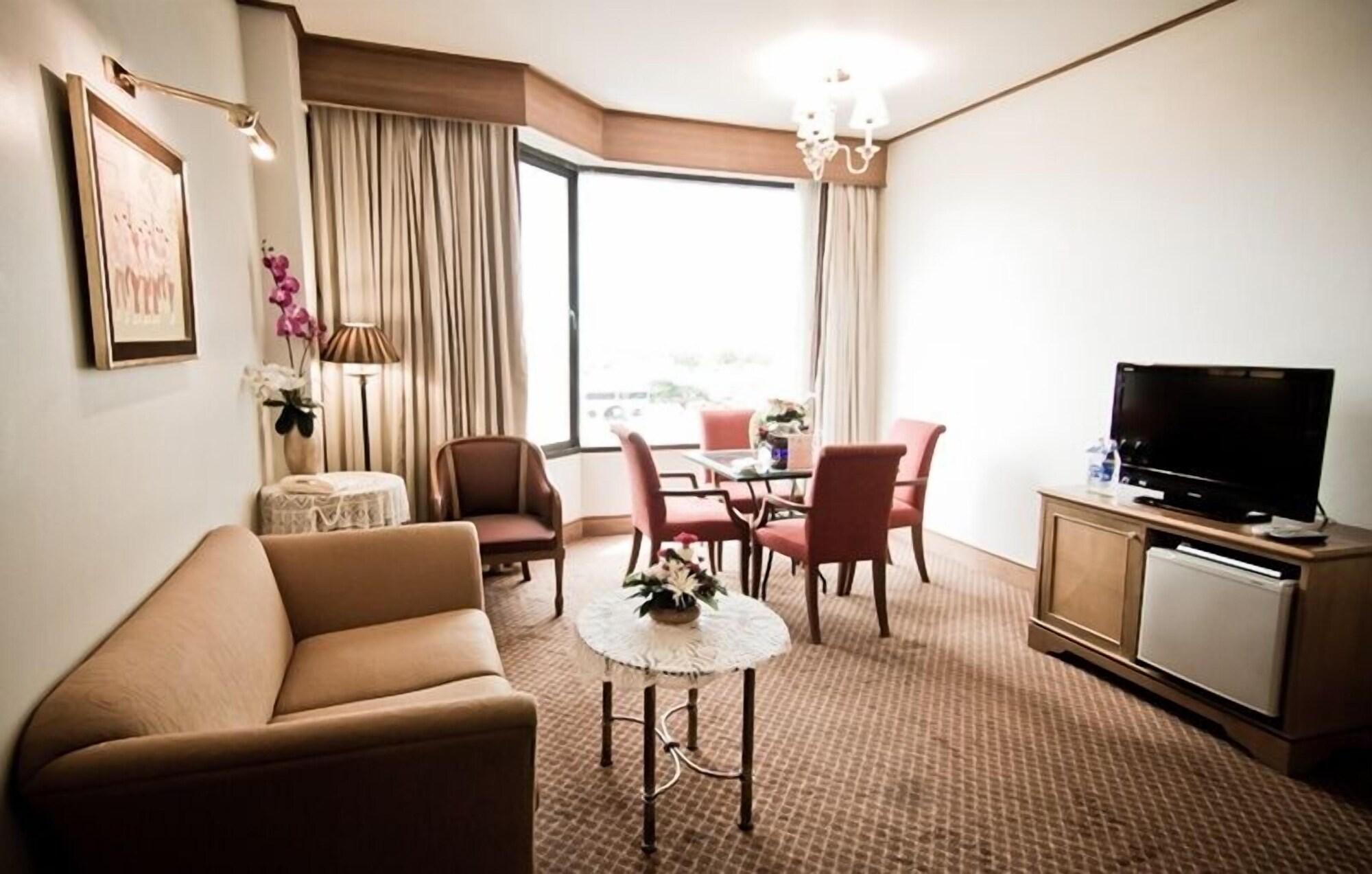 Laithong Hotel Убонратчатхані Екстер'єр фото